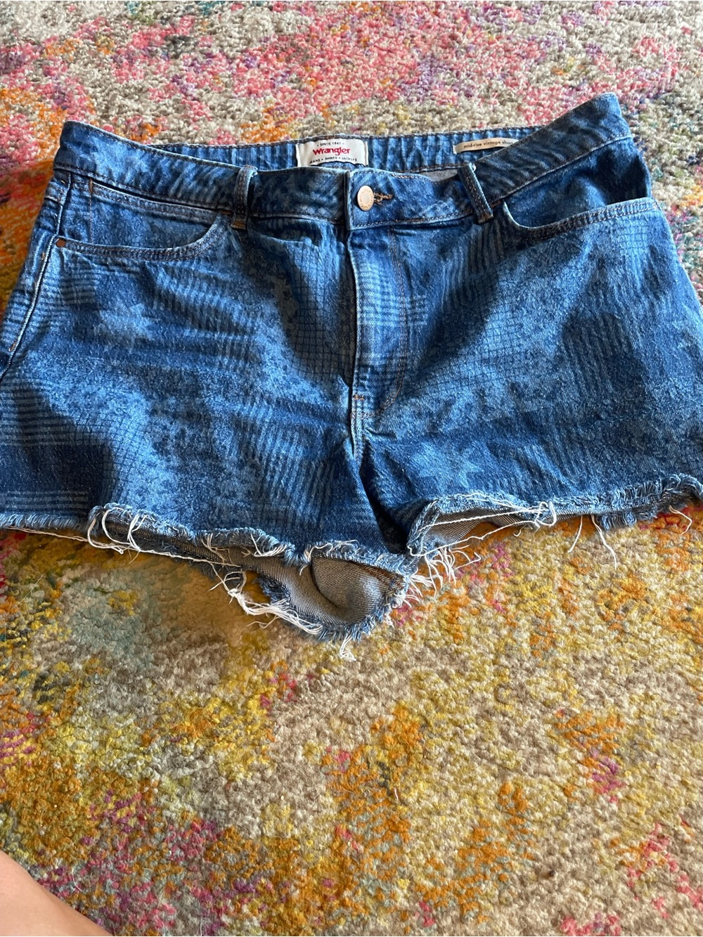Women's Wrangler High-Rise Vintage Cutoff Jean Shorts ladies sz 12 run small